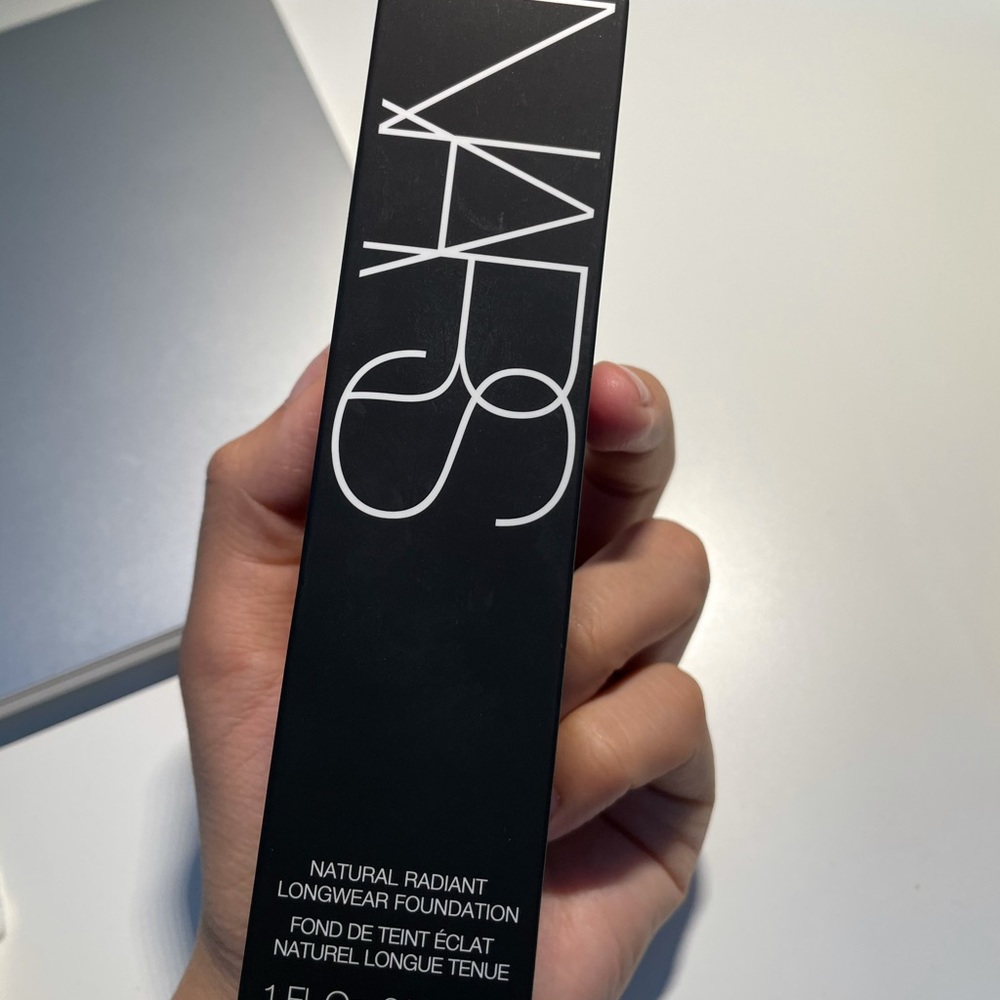 Nars Radiant Foundation - Picture 2 of 3